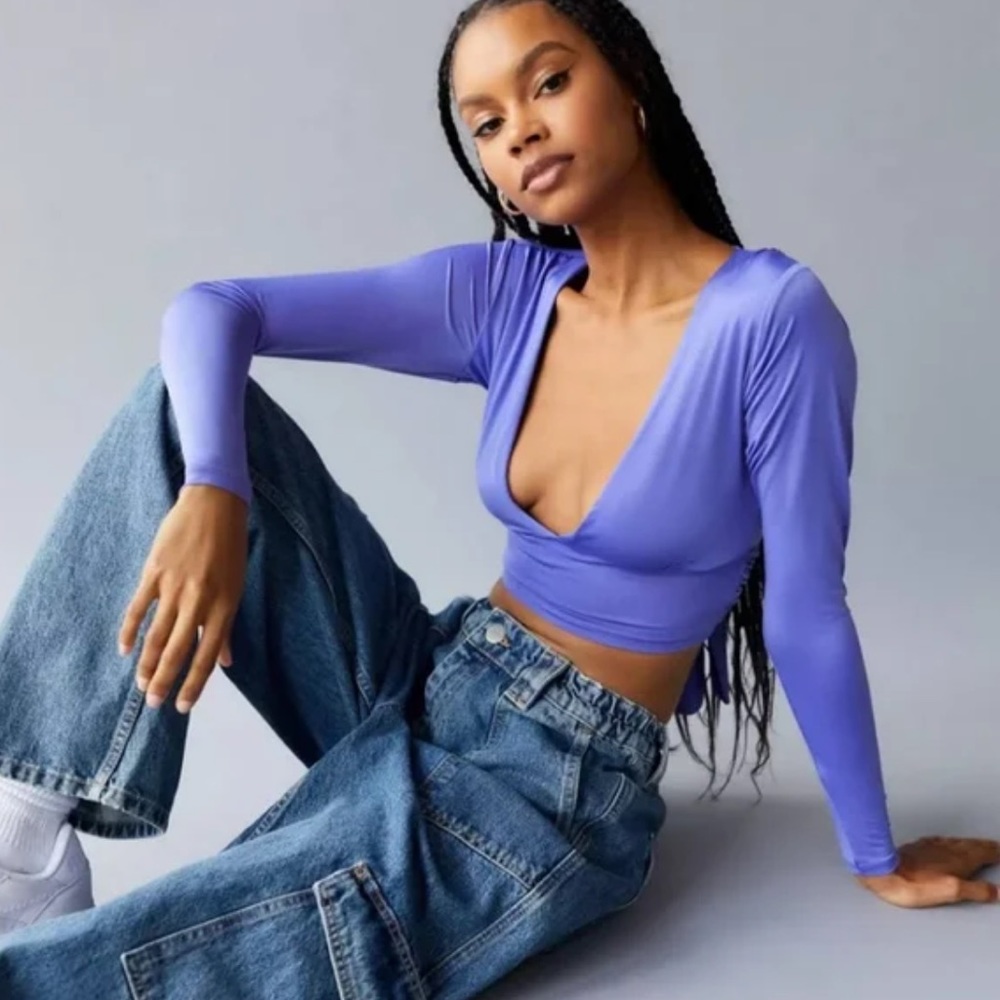 NWT Urban Outfitters Iris Plunge Crop Top Size XS - Lilac